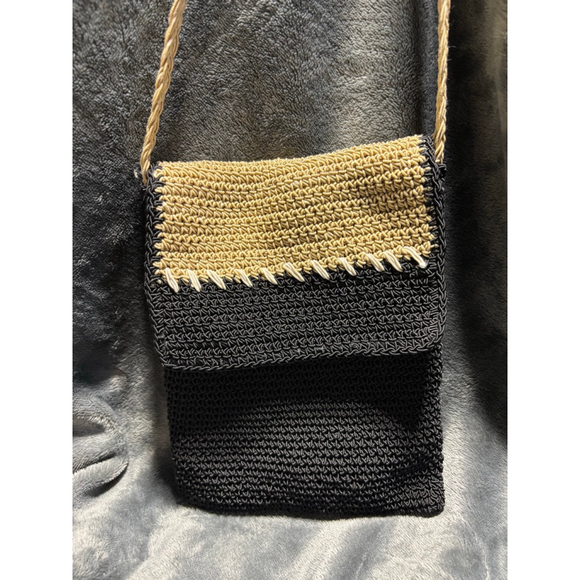 Carlo D’Santi Handbags - Carlo D'Santi Black and Tan Crochet North/South Crossbody 90s/Y2K Boho